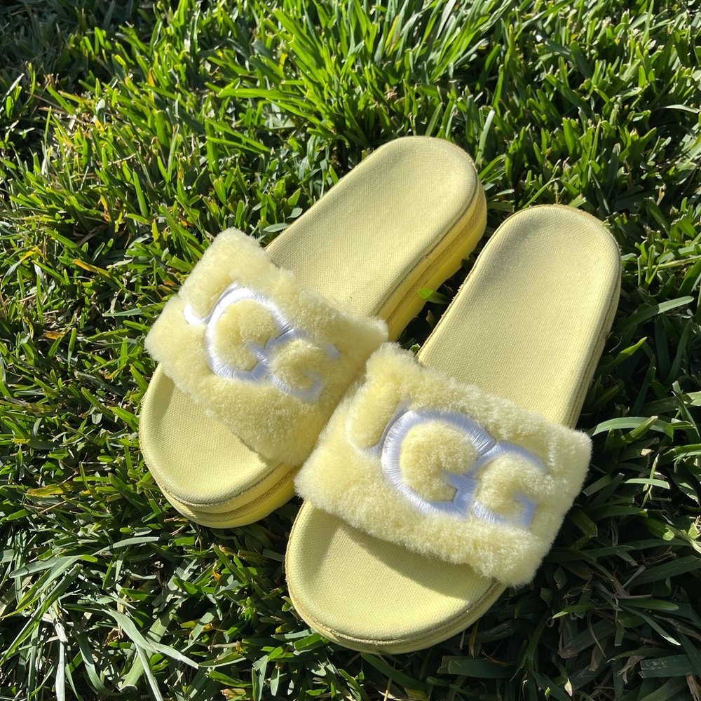 UGG🍁Laton Fur Logo Slippers women’s 9
